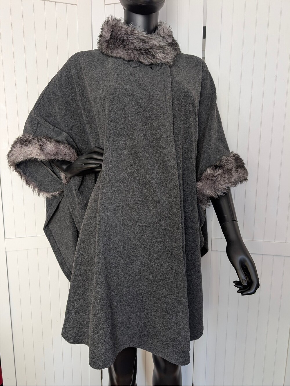 Bonmarche Women S/M Gray Fleece Cape Poncho Faux Fur Trim Winter Coat